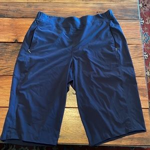 Calia by Carrie Underwood Bermuda shorts. Size L. 14” inseam